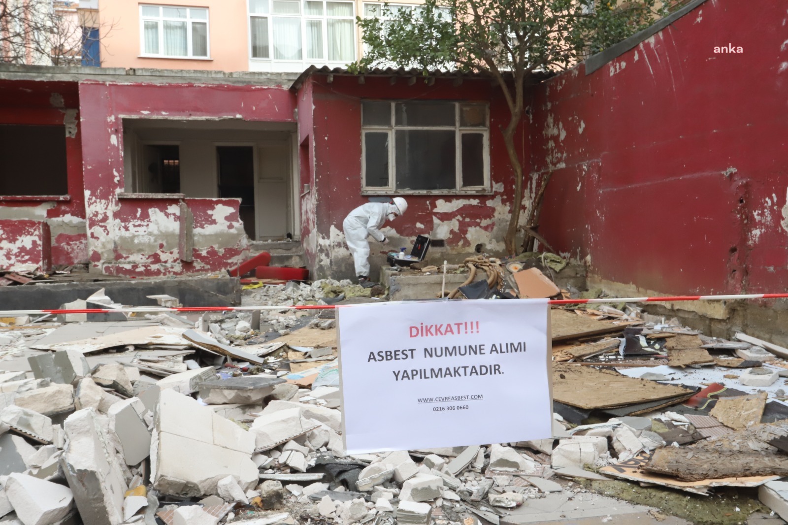 Kartal'da yıkım kararı alınan evlerde asbest denetimi