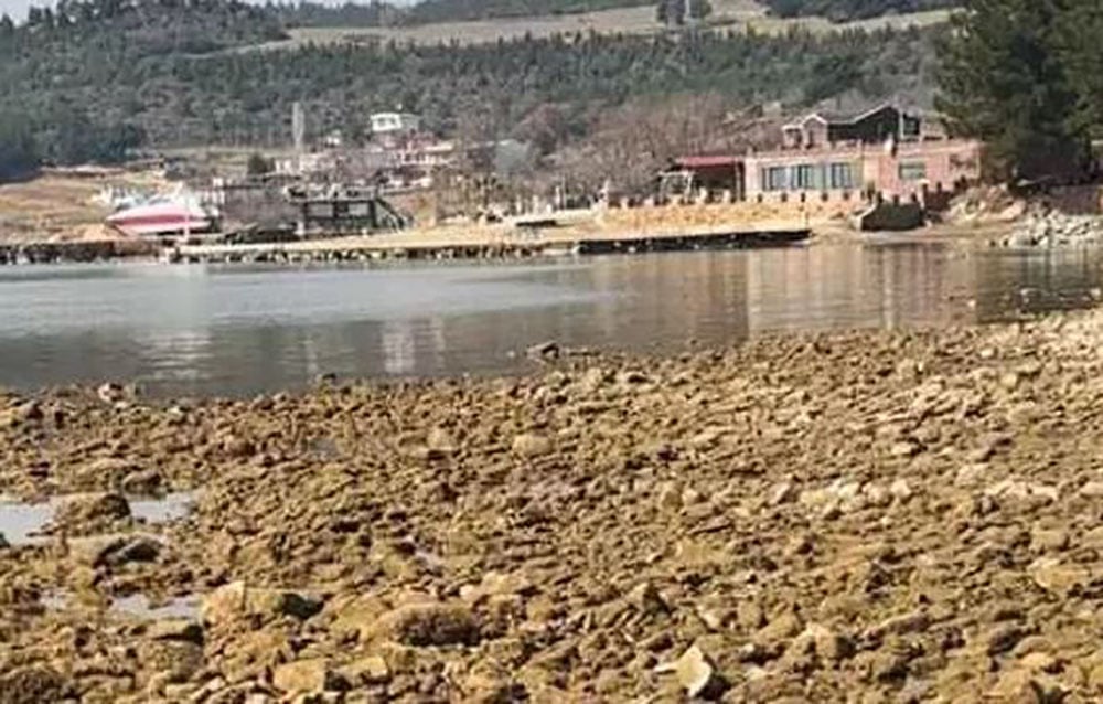 Saros Körfezi’nde şok eden görüntü! Deniz suyu metrelerce çekildi