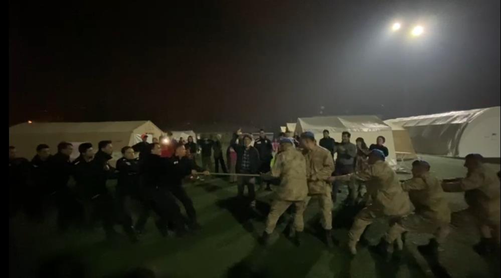 Türk askeriyle polisi kozlarını paylaştı
