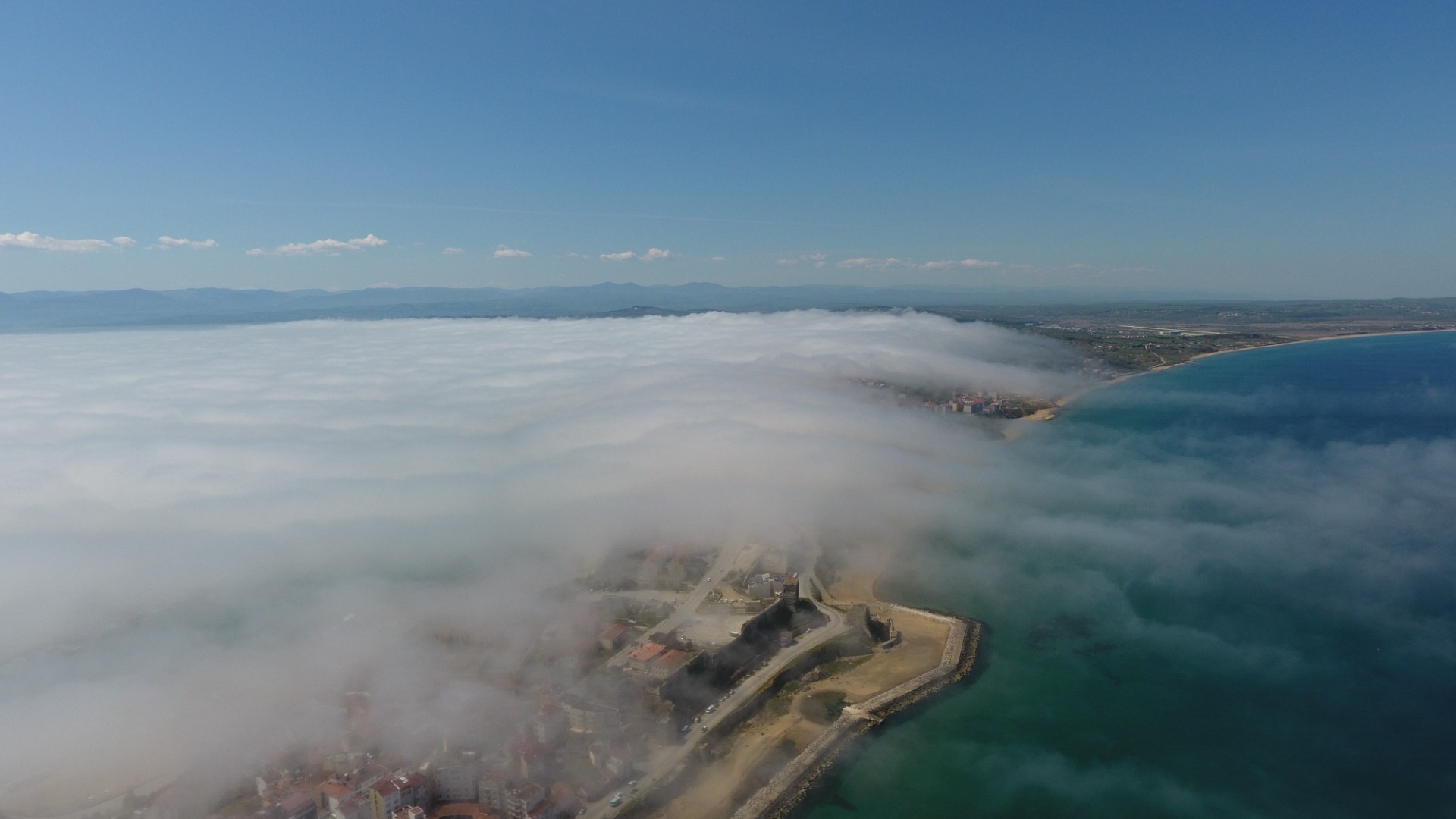 Sinop’ta meydana gelen yoğun sis sürücülere zor anlar yaşadı