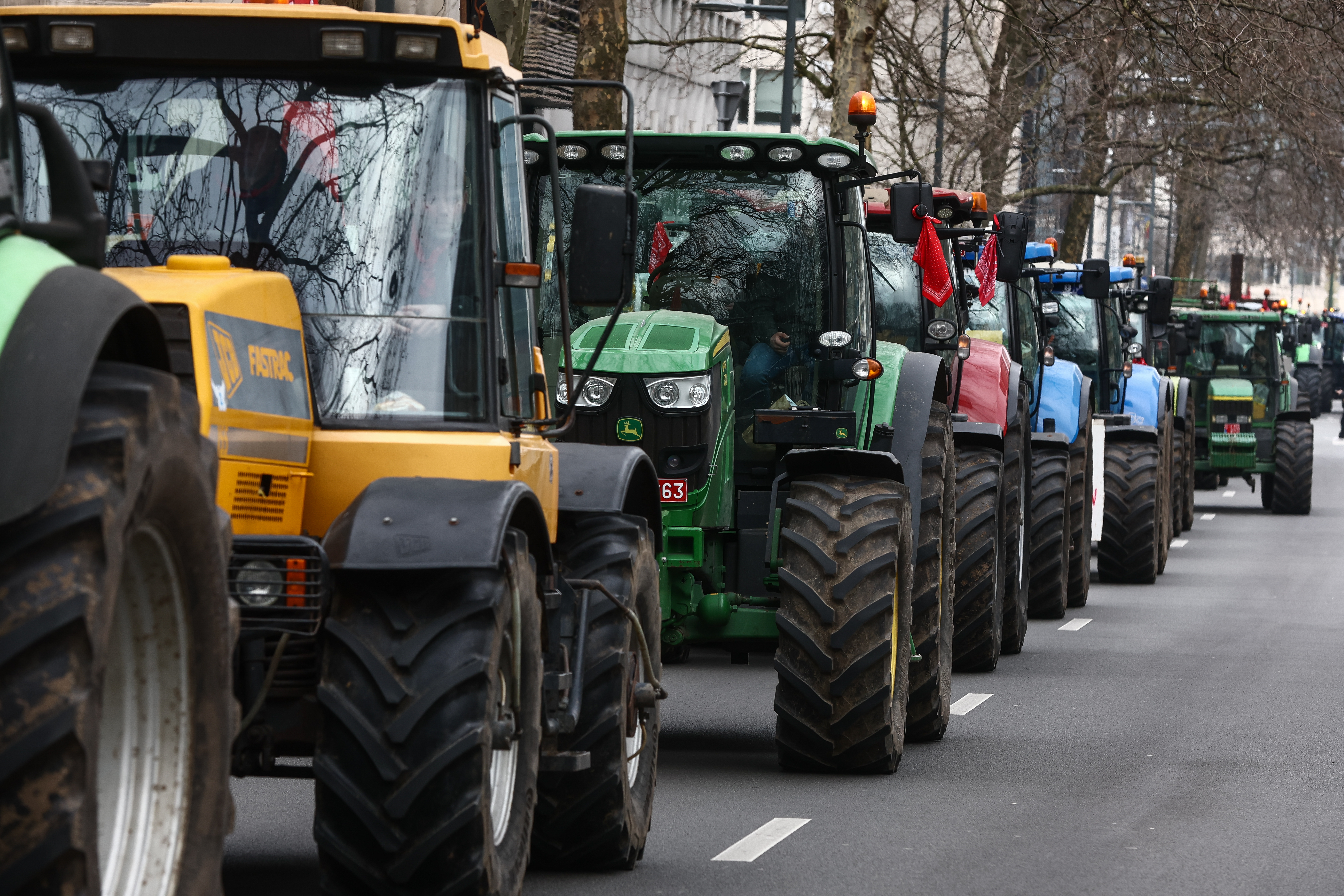 Brüksel'de çiftçilerden traktörlü protesto   