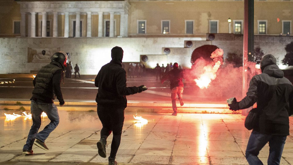 Tren kazasından sonra Atina'da protesto düzenlendi