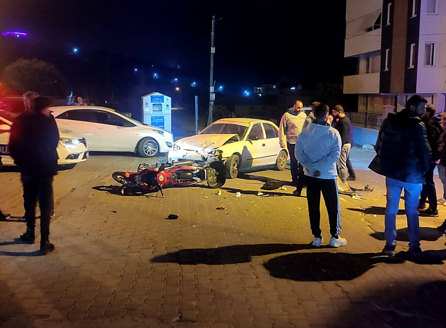 Balıkesir’de otomobil ile motosiklet çarpıştı: 2 yaralı