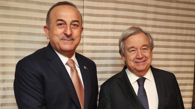 Bakan Çavuşoğlu, Doha'da Guterres ile görüştü