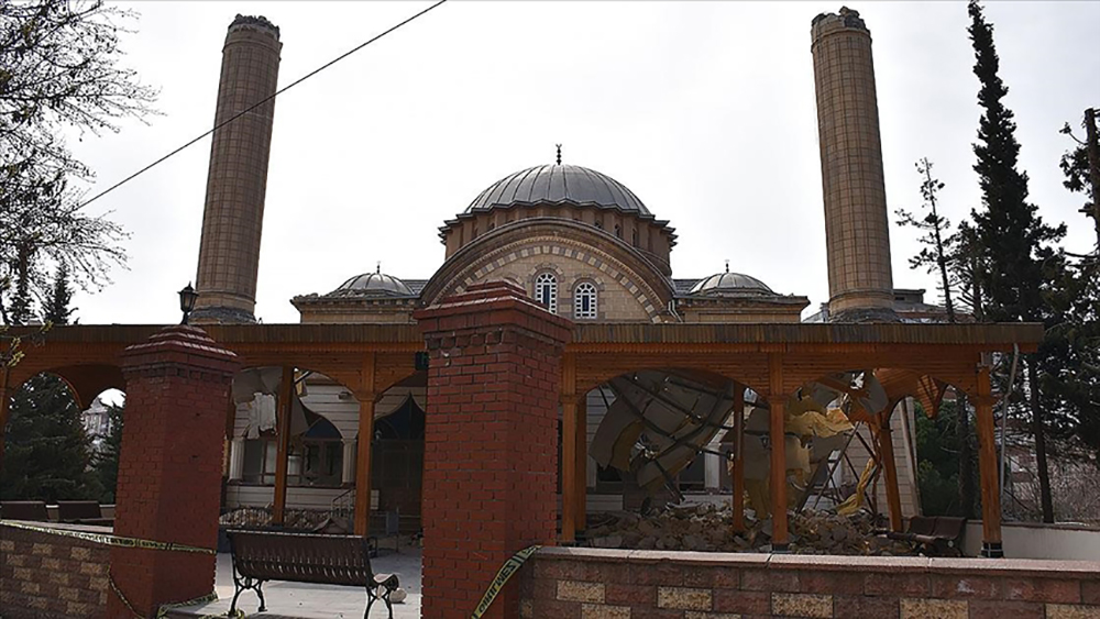 Hasarsız ve az hasarlı camiler ramazanda ibadete açık olacak