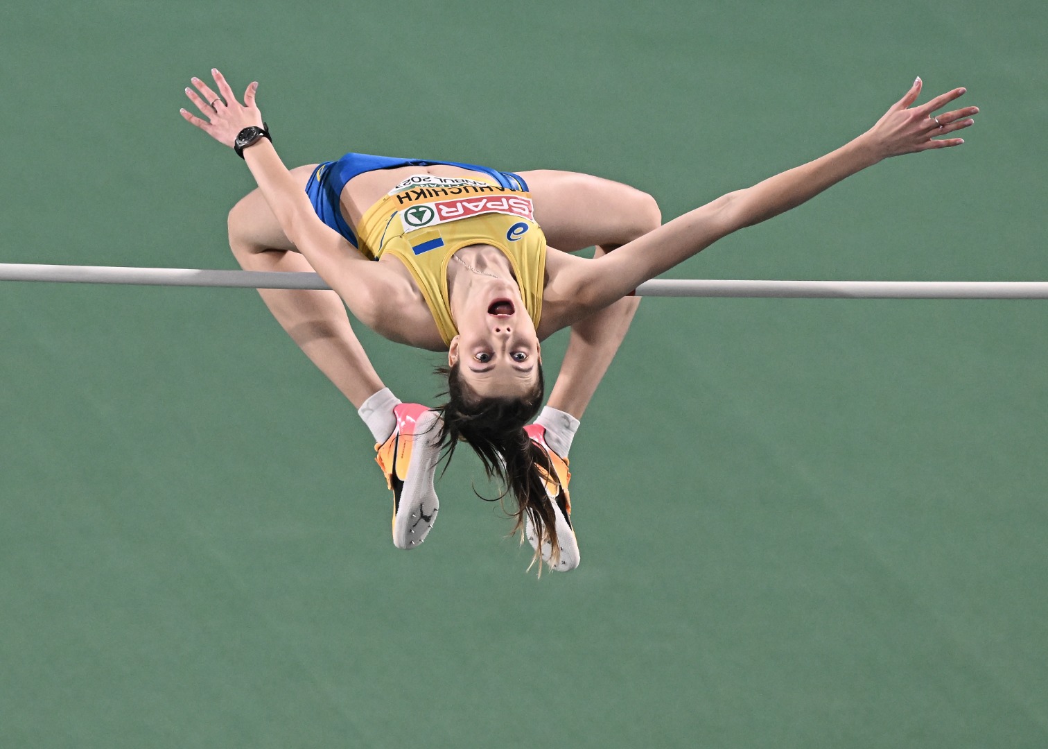 Altın madalyaya işte böyle uçtu. Ukraynalı atlet nefes kesti