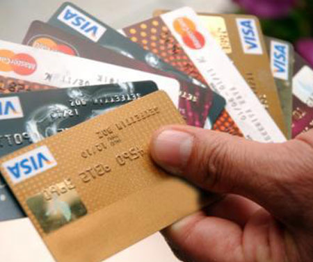 Kredi kartı borcunu ödeyemeyenler artıyor