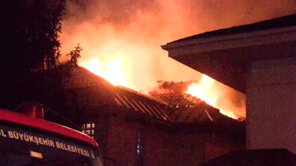Üsküdar’da lüks villa yangın 