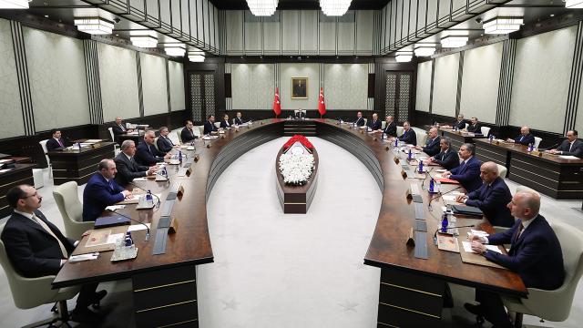 Kabine Erdoğan'ın başkalığında toplandı. Gündem yoğun