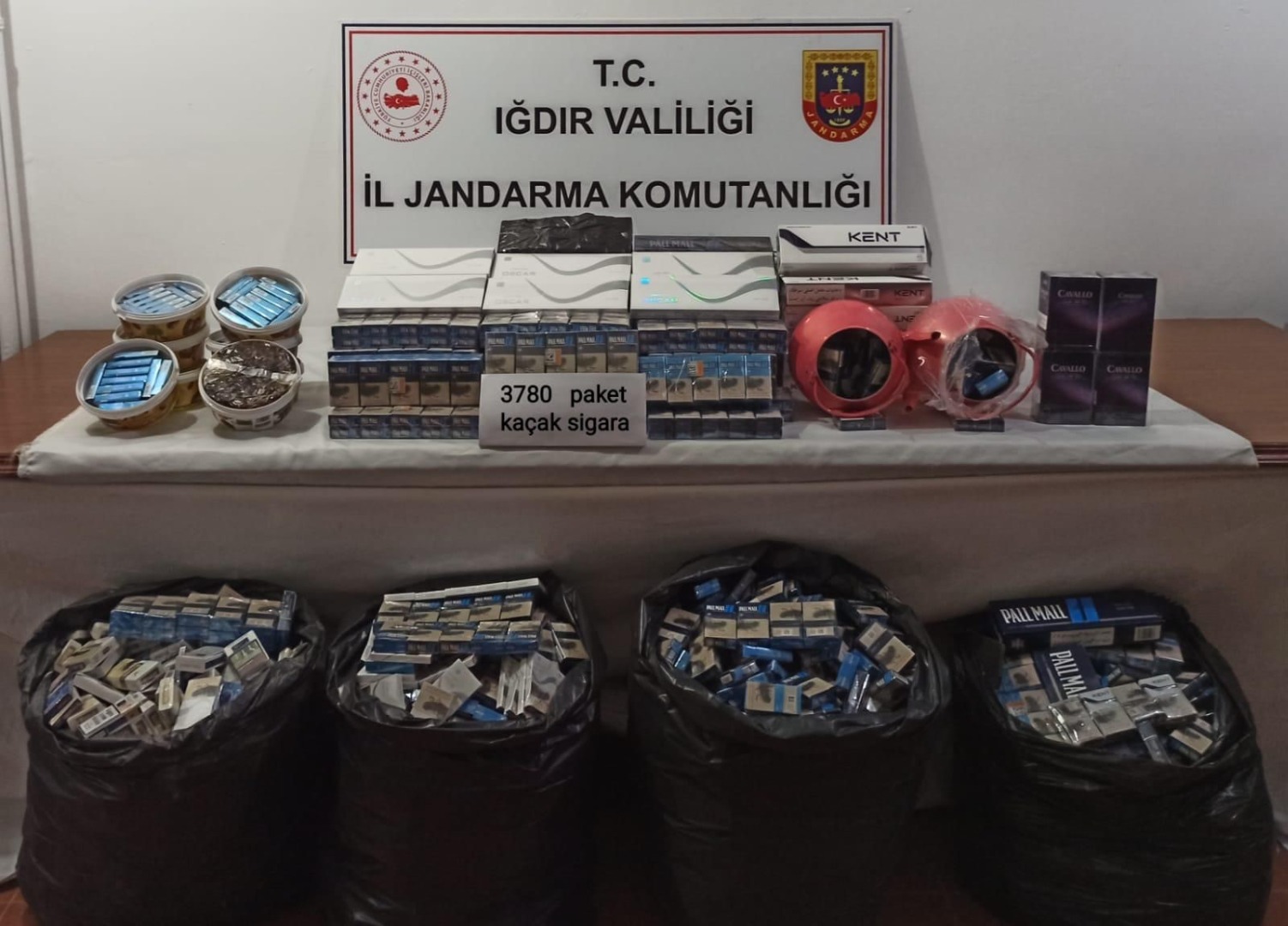 Iğdır'da sigara ve akaryakıt kaçakçılığı operasyonu: 33 gözaltı
