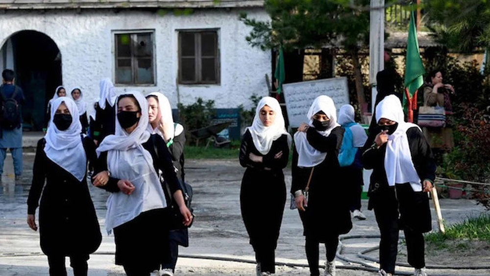 İran'dan kız öğrencilerin zehirlenmesine öğretmenlerden protesto