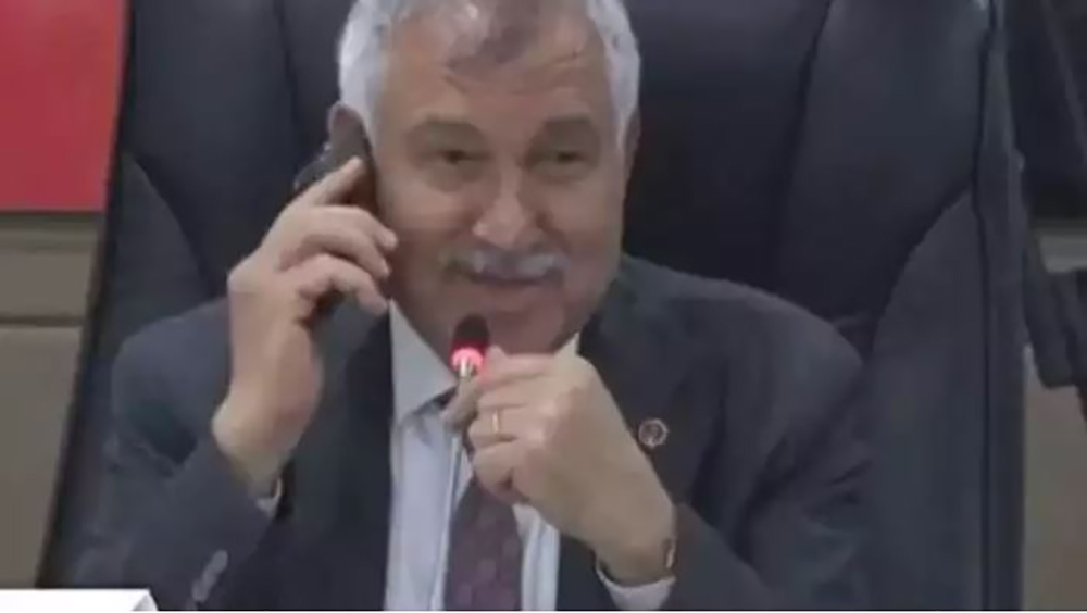 Zeydan Karalar’a Meclis toplantısında sürpriz telefon