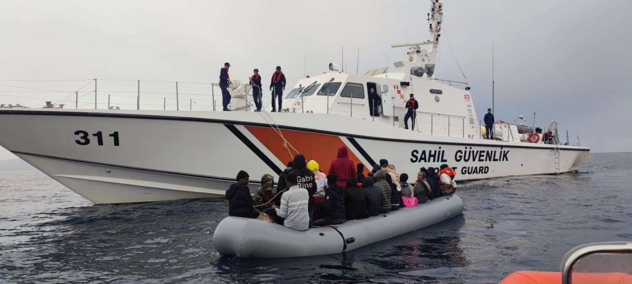 Sahil Güvenlik bir haftada 689 kaçak göçmen yakaladı