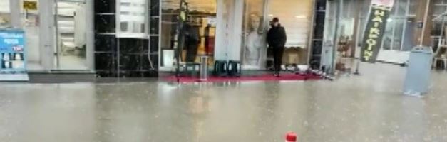 İzmir 30 dakikada sular altında kaldı 