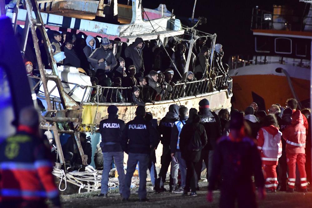 İtalya açıklarında binden fazla göçmen kurtarıldı