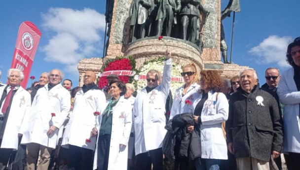 Hekimlerden 14 Mart Tıp Bayramı'nda sessiz yürüyüş