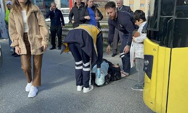 Çekmeköy'de hafriyat tırının çarptığı İETT otobüsündeki 2 kişi yaralandı