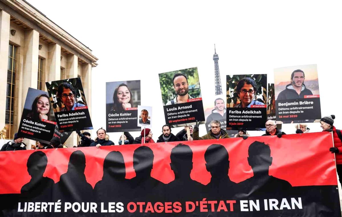 Fransa, İran'ı Viyana Sözleşmesi'ni ihlal etmekle suçladı