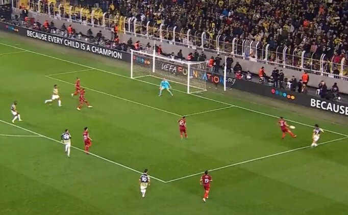 Fenerbahçe, ''VAR'' incelemesinin ardından 39. dakikada penaltı kazandı