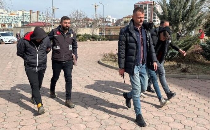 Sivassporlu 2 taraftar tutuklandı. Fiorentinalı futbolculara saldırmışlardı