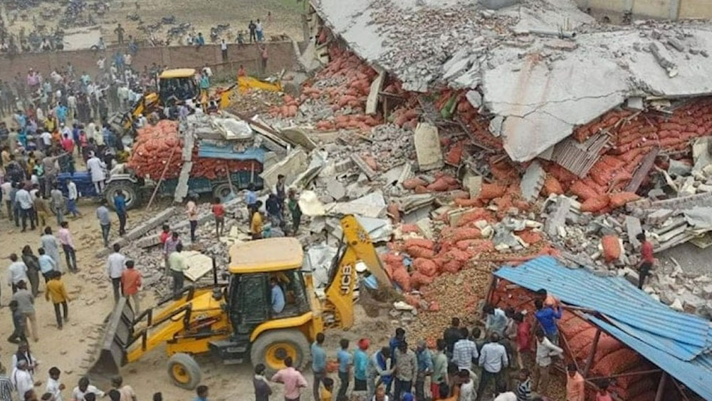 Hindistan'da deponun çatısının çökmesi sonucu 14 kişi öldü