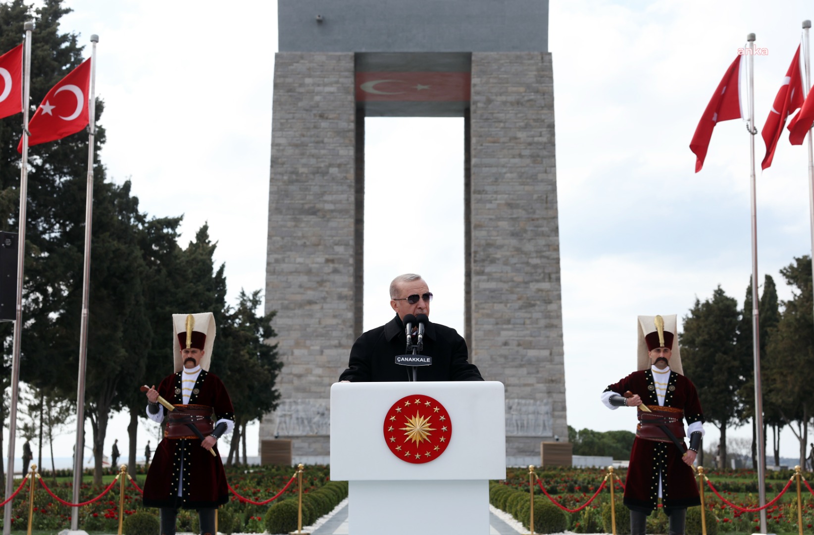 Erdoğan Çanakkale Zaferi kutlamalarında konuştu: Şeamet tellallarına fırsat vermeyelim