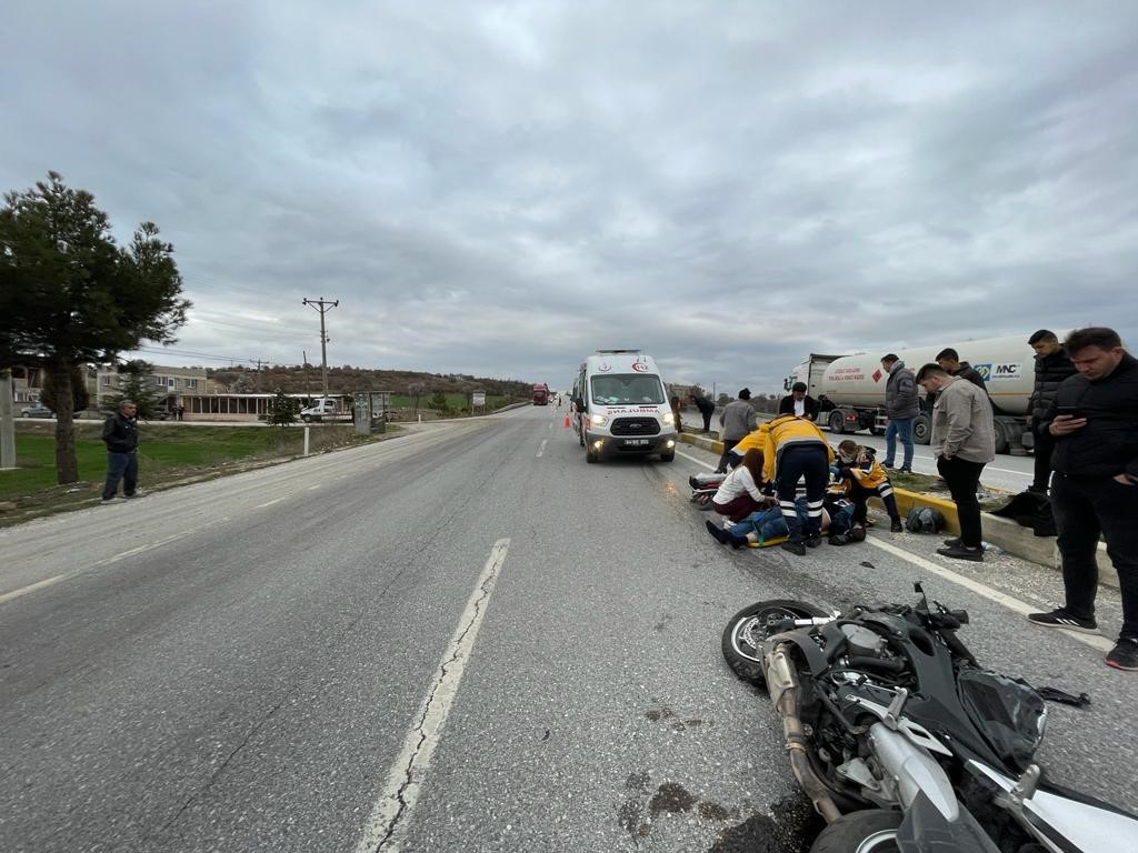 Kazaya yapan motosiklet sürücüsü hayatını kaybetti