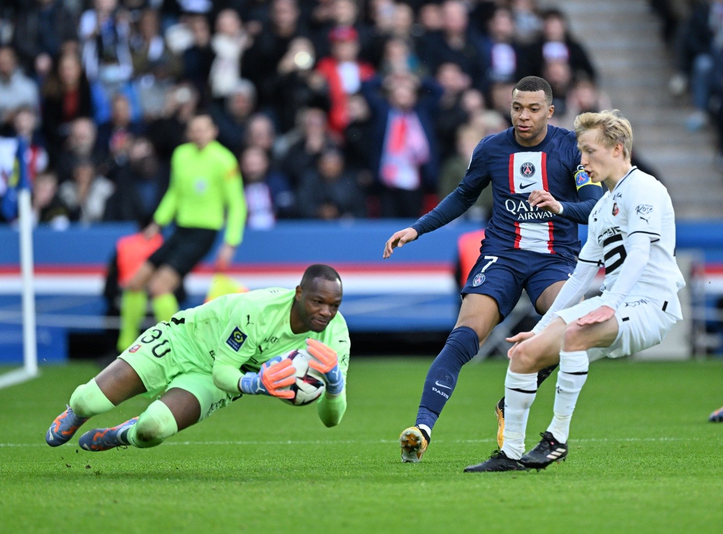 PSG Rennes'e vuruldu