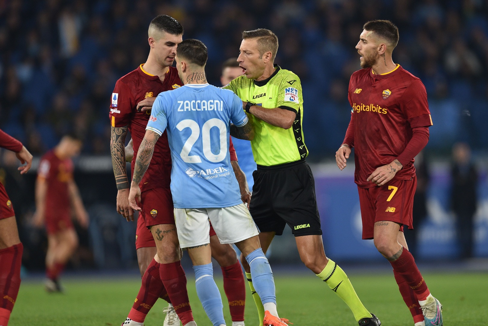 Gergin derbide Roma yıkıldı Lazio kazandı