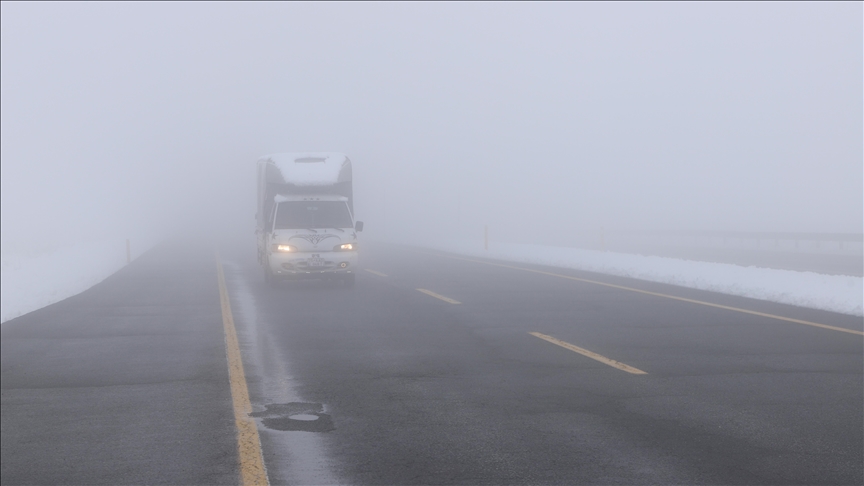 Kars-Iğdır kara yolunda ulaşıma sis engeli