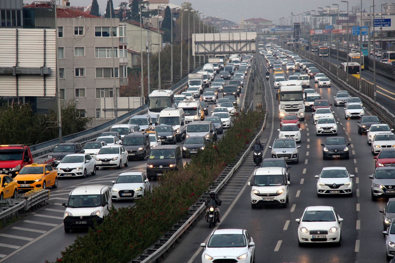 Trafikteki araç sayısı 26 milyon 748 bin 508'e yükseldi