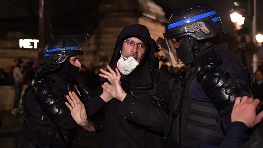 Paris'te eylem gözaltıları artıyor