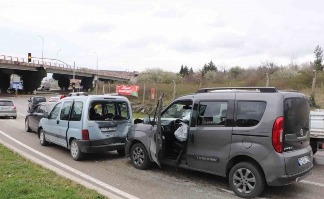 Samsun'da otomobil yayaya çarptı. Biri ağır 2 kişi yaralandı