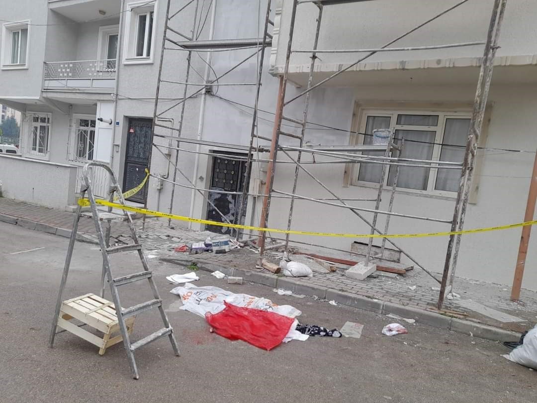 Bursa’da 7 metre yükseklikten düşen boyacı hayatını kaybetti   