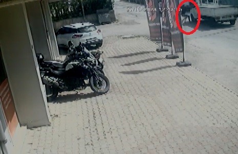 İzmir'de silahlı saldırı güvenlik kamerasında   