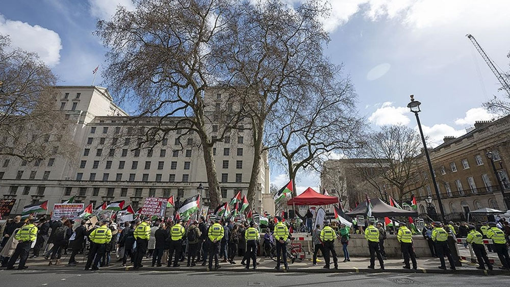 Netanyahu İngiltere'de protestolarla karşılandı