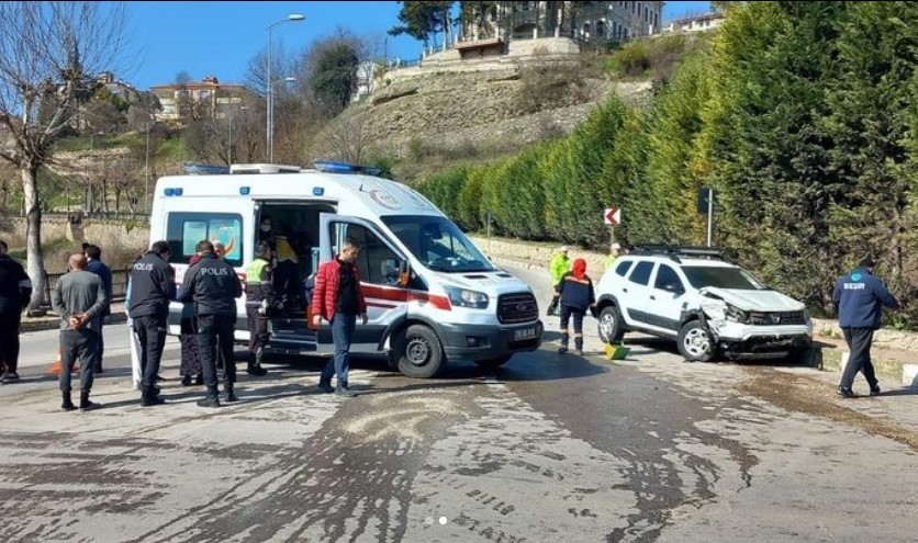 Karabük'te cip ile panelvan çarpıştı: 3 yaralı