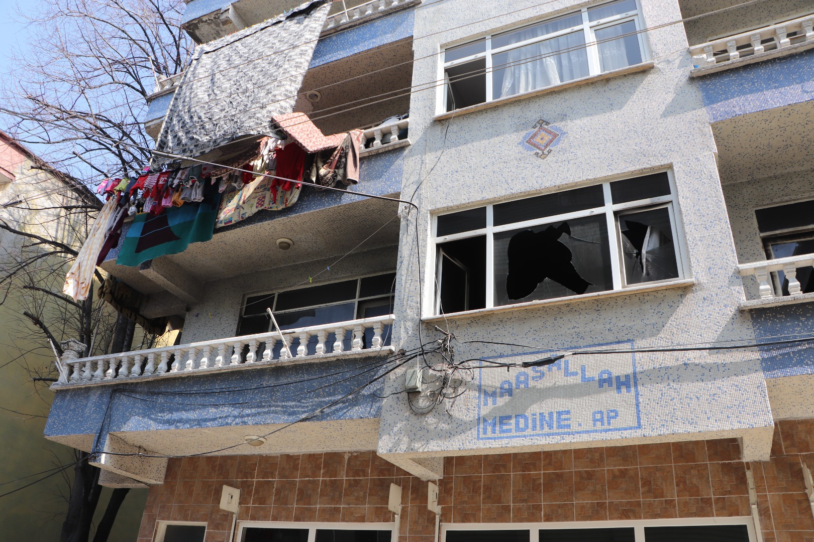 Soba borusu evi yaktı: 2'si bebek, 3 ağır yaralı