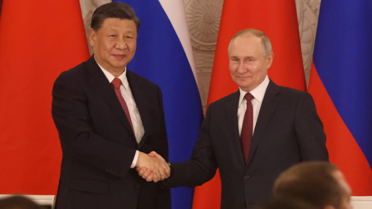 Putin'den Çin açıklaması: Askeri ittifak oluşturmuyoruz