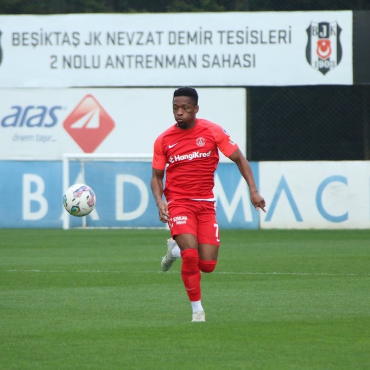 Beşiktaş hazırlık maçında Ümraniye'ye boyun eğdi