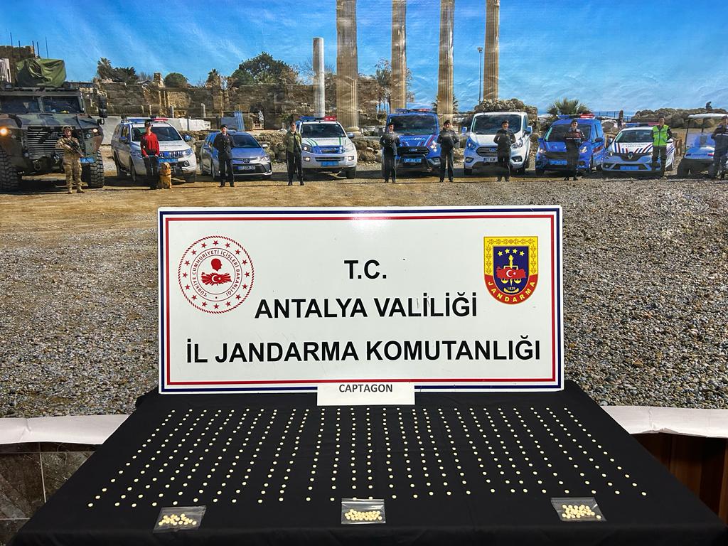 Antalya'da uyuşturucu operasyonu: 2 gözaltı