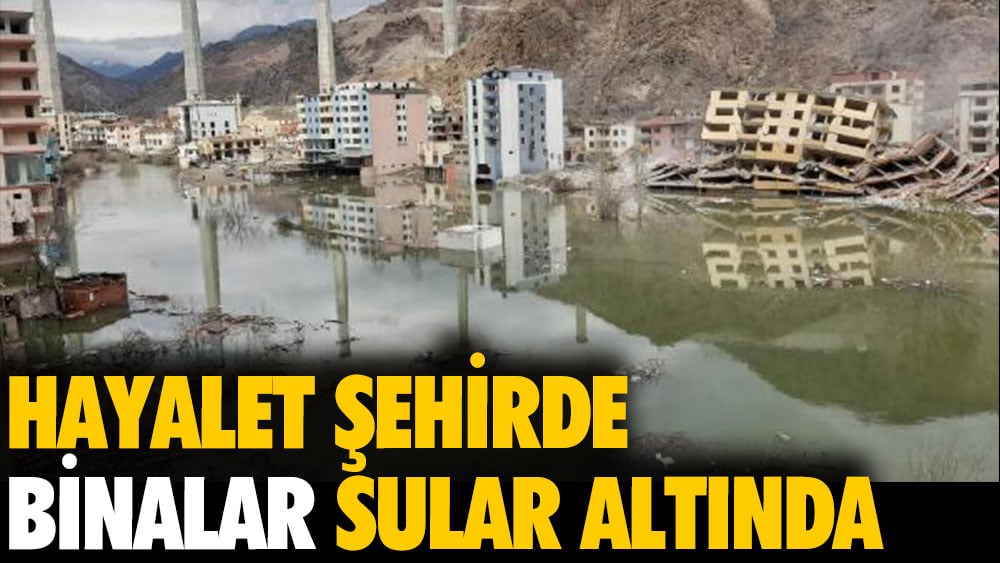 Hayalet şehirde binalar sular altında