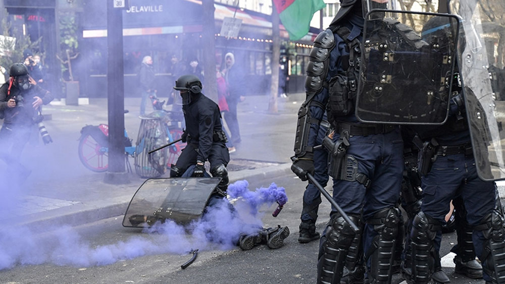 Fransa'da polislere göstericilere sert müdahaleden 17 soruşturma