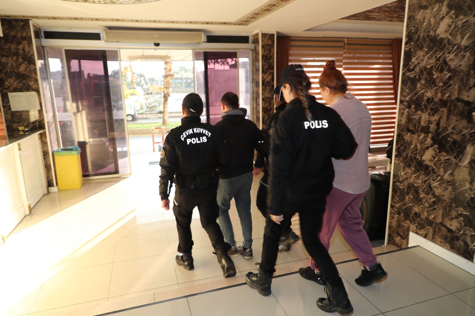 Mersin'de fuhuş operasyonu: 11 zanlı tutuklandı