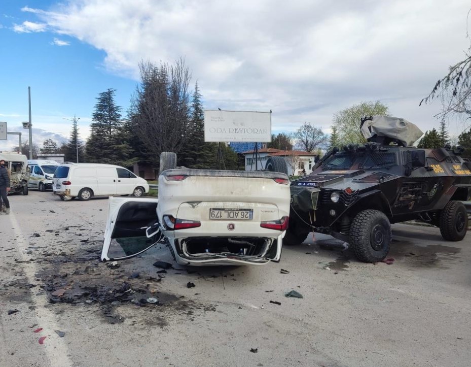 Trafik uygulama noktasında feci kaza: 5'i polis 6 yaralı