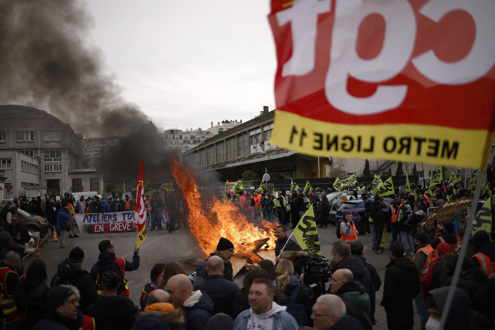 Fransa’da emeklilik reformuna karşı protestolar sürüyor: 27 gözaltı