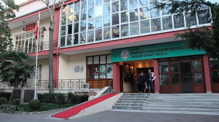 Kadıköy Halk Eğitim Merkezi tahliye ediliyor. Geri dönememe tehlikesi var