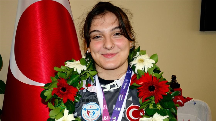Burcu İldem Dünya Şampiyonası'nda 3 madalya kazandı