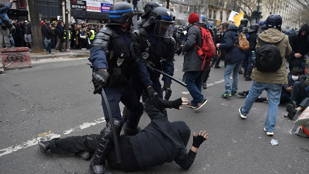 Fransa'da polis yüzünden gözünü kaybeden gence tazminat ödenecek