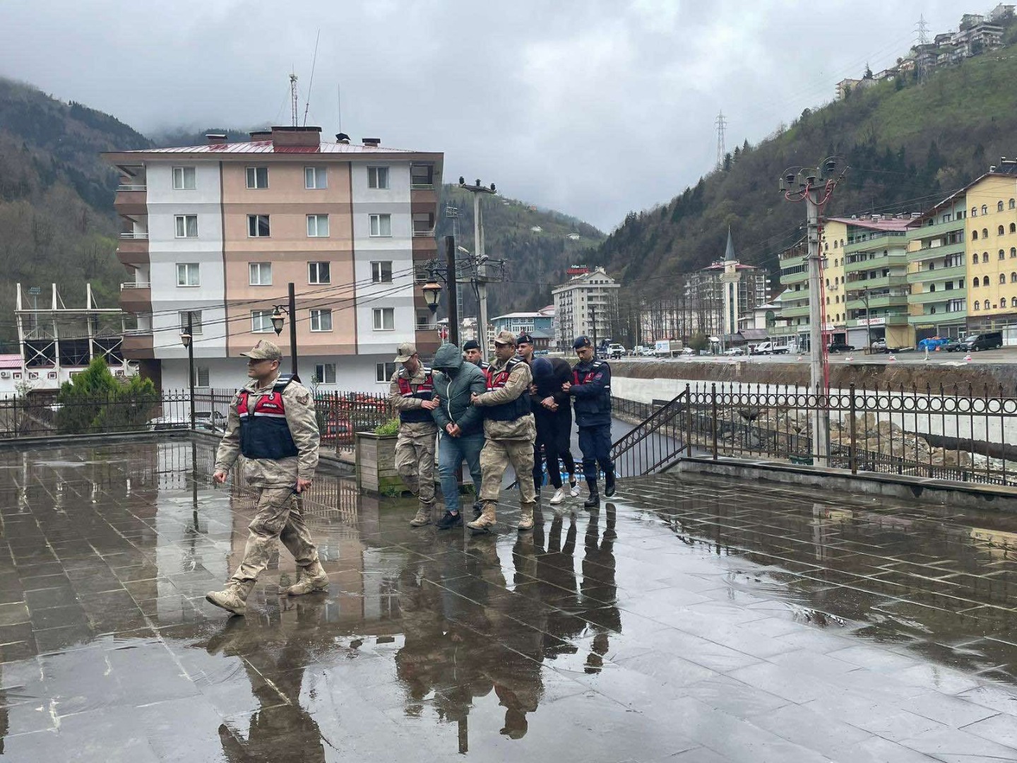 Trabzon'da hırsızlık şüphelilerine operasyon